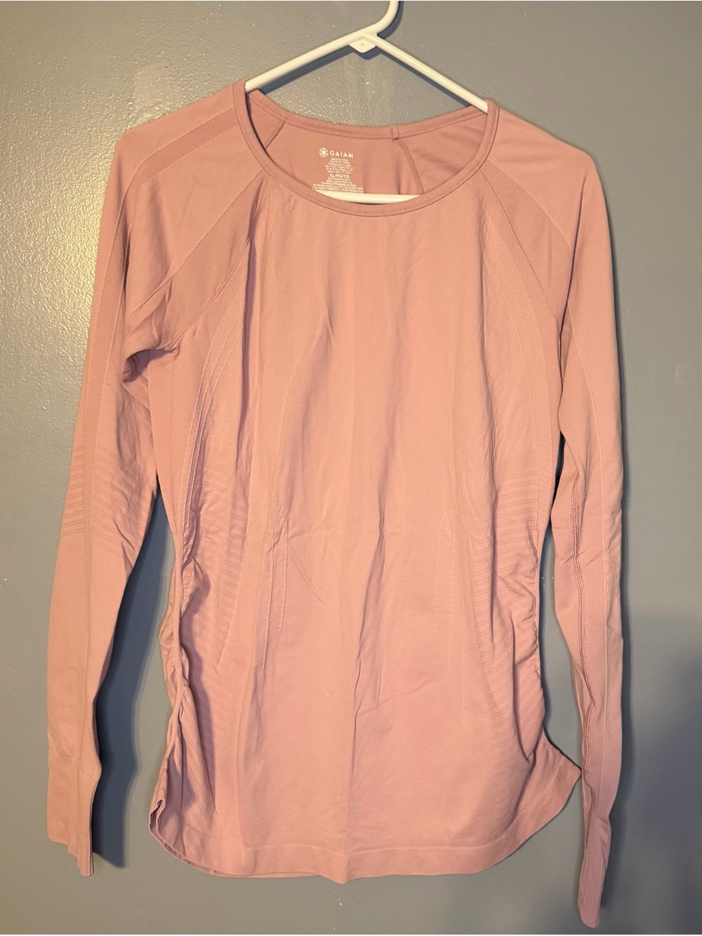 Gaiam blush pink long sleeve activewear top in size XL.